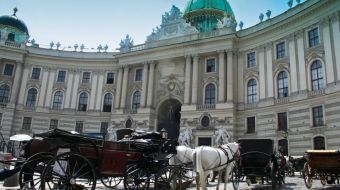 vor der Hofburg